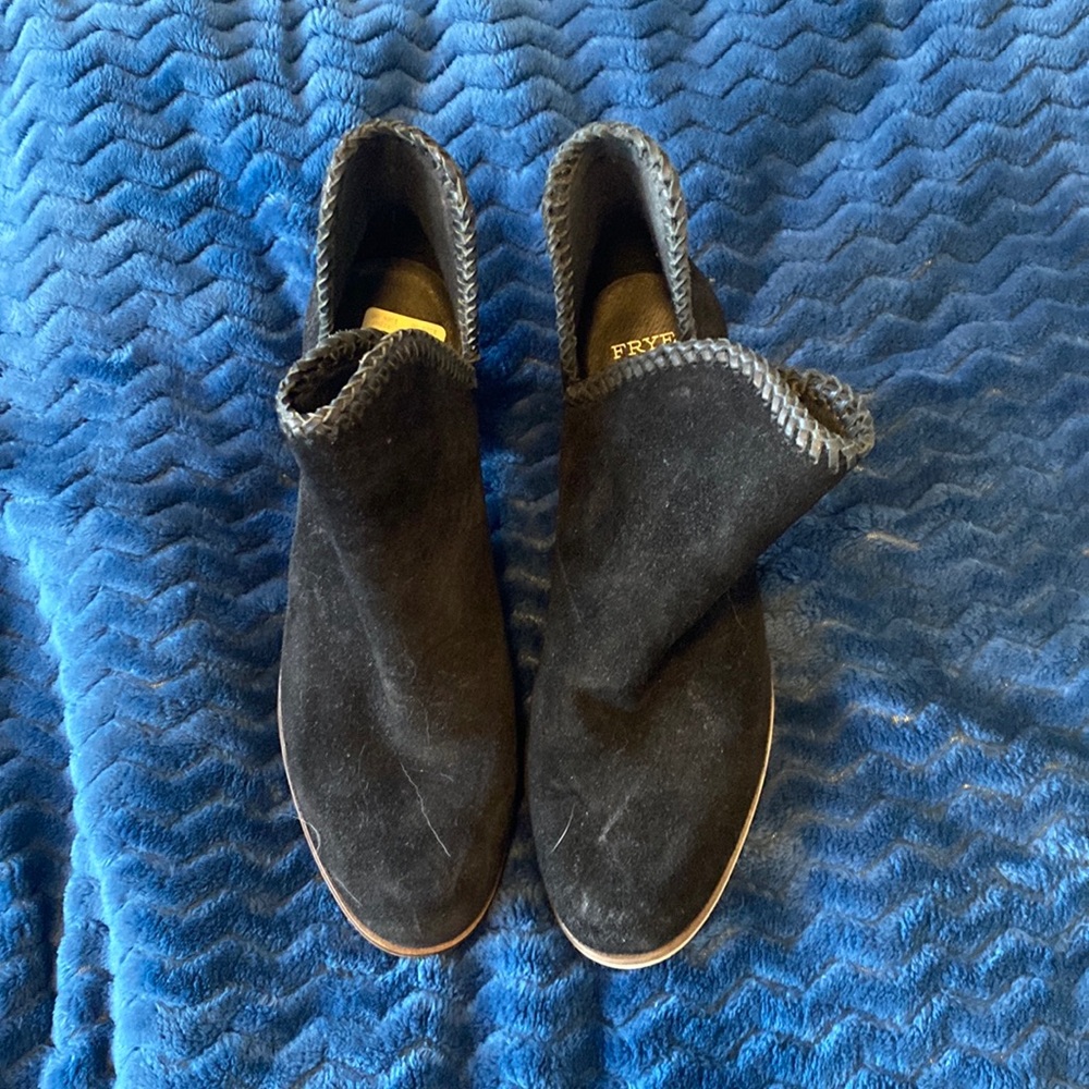 Boots size 9